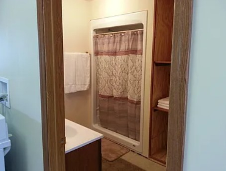 Large Two Story furnished Apartment - Photo 3