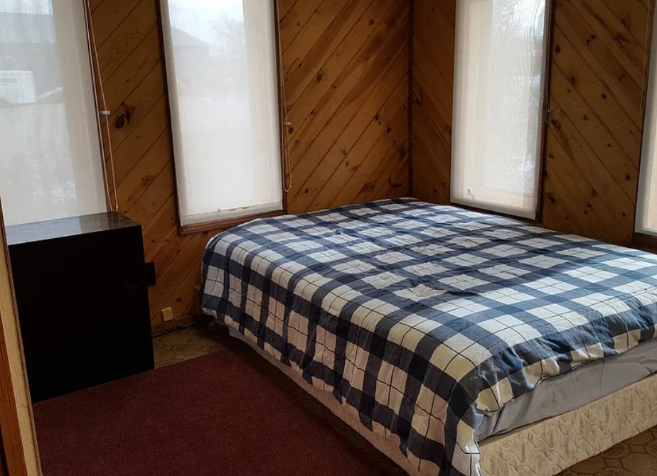 Large Two Story furnished Apartment - Photo 4