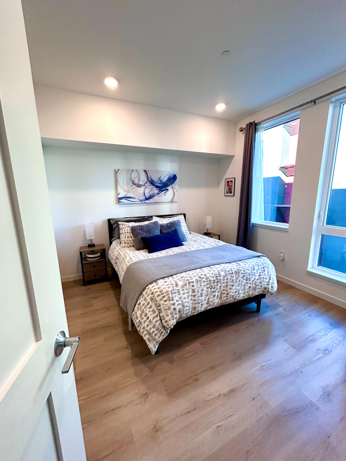 Sunny, Modern Condo in San Francisco's Vibrant Shipyard Community - Photo 5