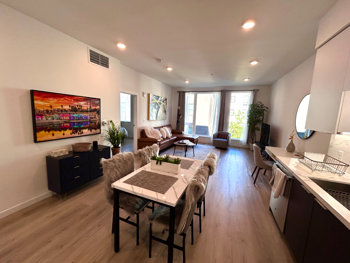 Sunny, Modern Condo in San Francisco's Vibrant Shipyard Community - Photo 1