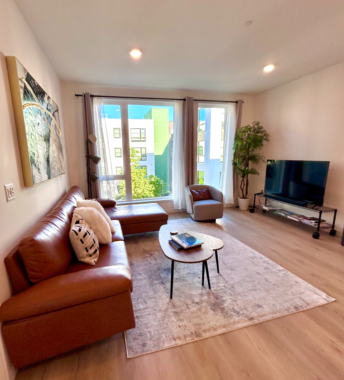 Sunny, Modern Condo in San Francisco's Vibrant Shipyard Community - Photo 4