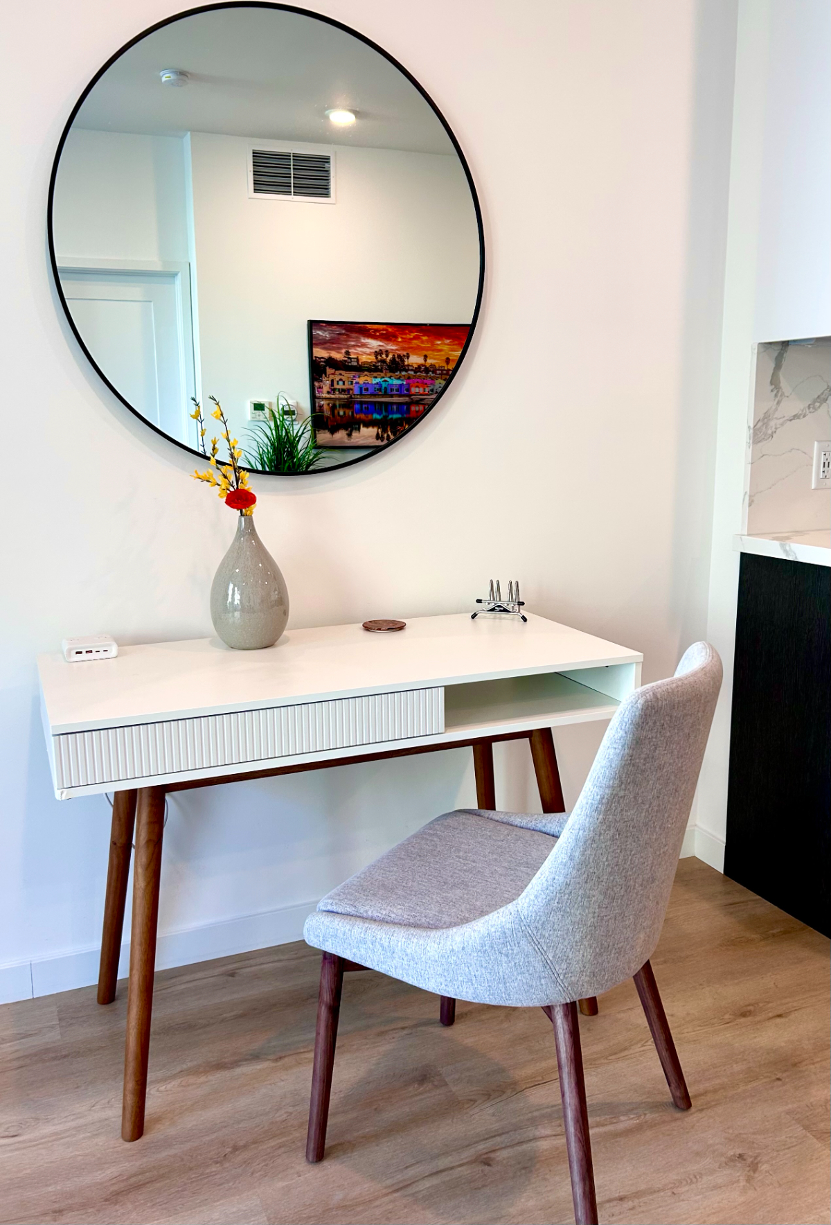 Sunny, Modern Condo in San Francisco's Vibrant Shipyard Community - Photo 2