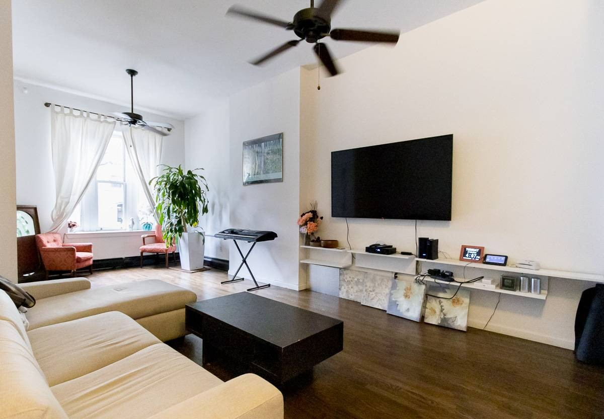 NYC Garden Duplex 2bdrm - Photo 1