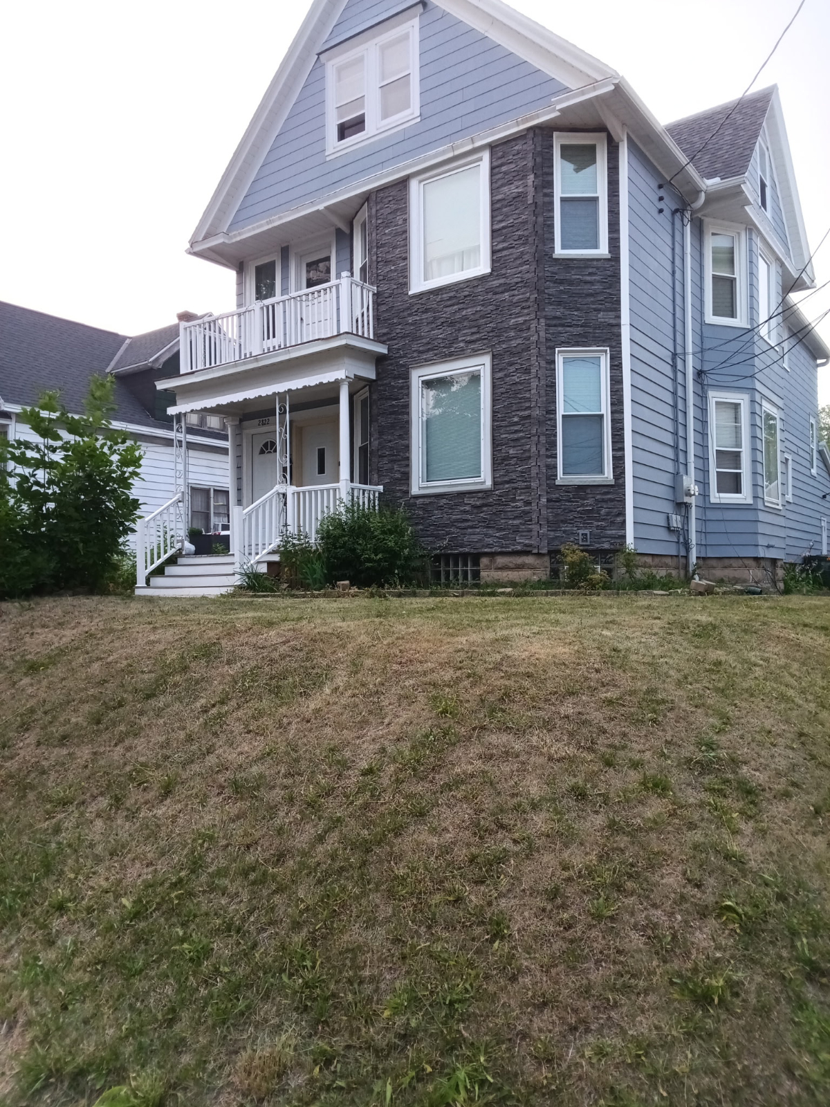 Cozey 3 bedroom Retreat - near airport and downtown - Photo 9