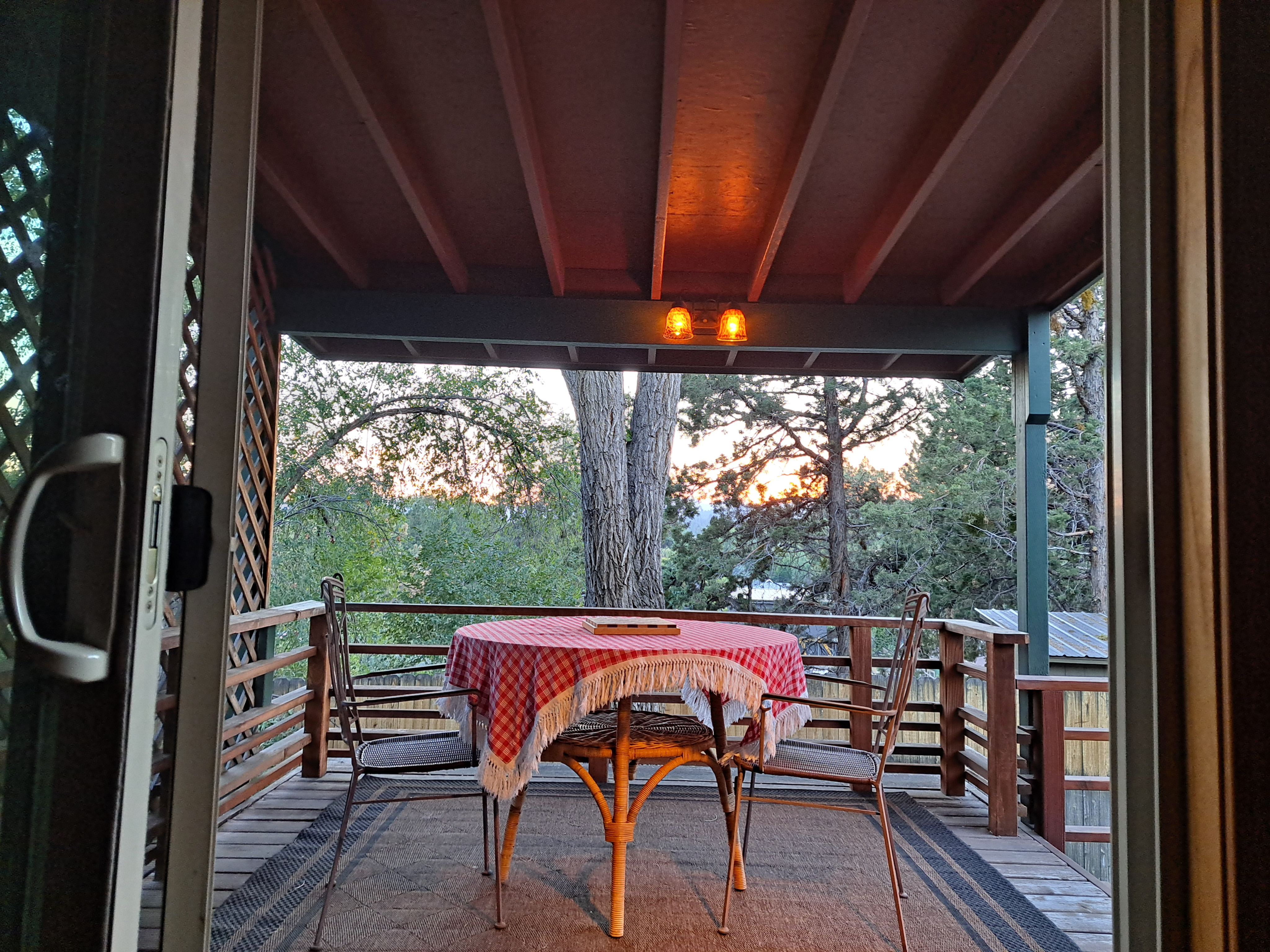 3-Bedroom House in the trees with no through traffic - Photo 3