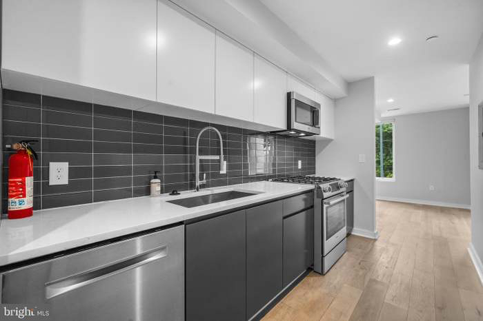 Modern NoMa Condo Near Metro & Union Market - Photo 4