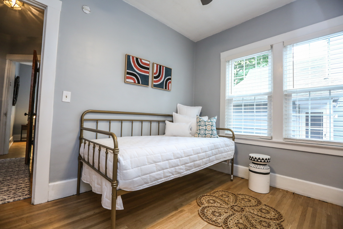 Newly Remodeled Mid-Century Modern | 3BR | Fully Furnished - Photo 2