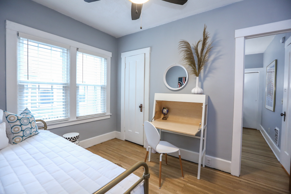 Newly Remodeled Mid-Century Modern | 3BR | Fully Furnished - Photo 3