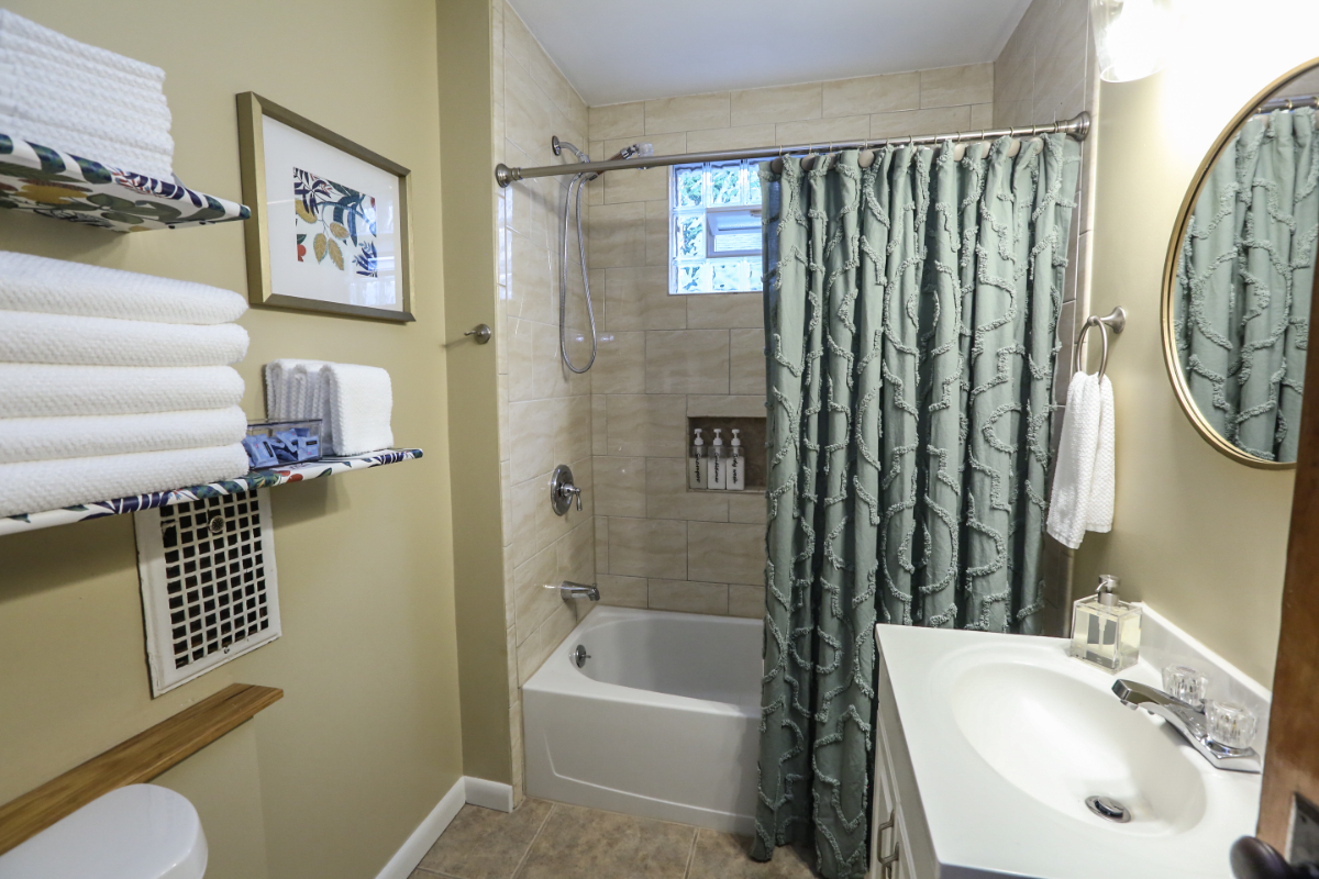 Newly Remodeled Mid-Century Modern | 3BR | Fully Furnished - Photo 5