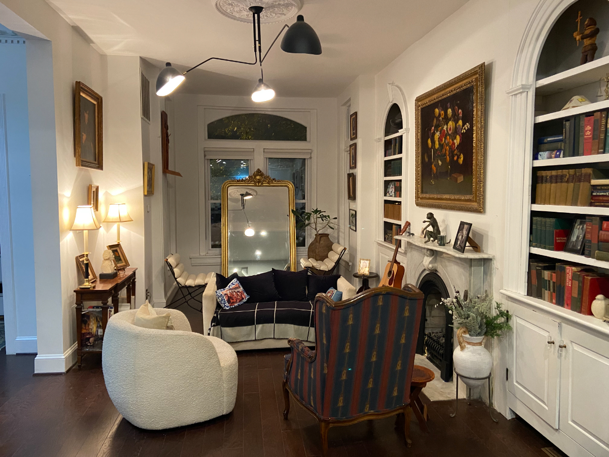 Furnished Victorian Rowhome with Antique Marble Mantels - Super Convenient Location! - Photo 3