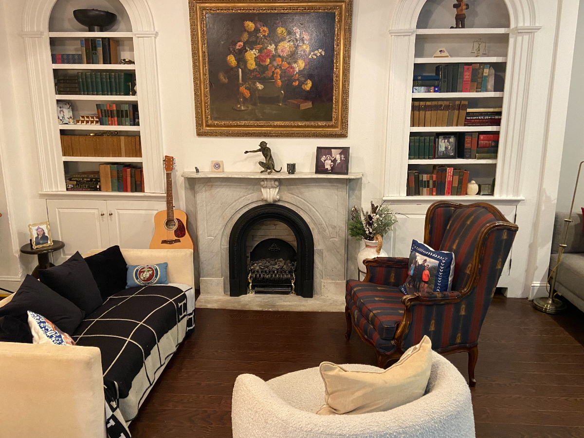 Furnished Victorian Rowhome with Antique Marble Mantels - Super Convenient Location! - Photo 2