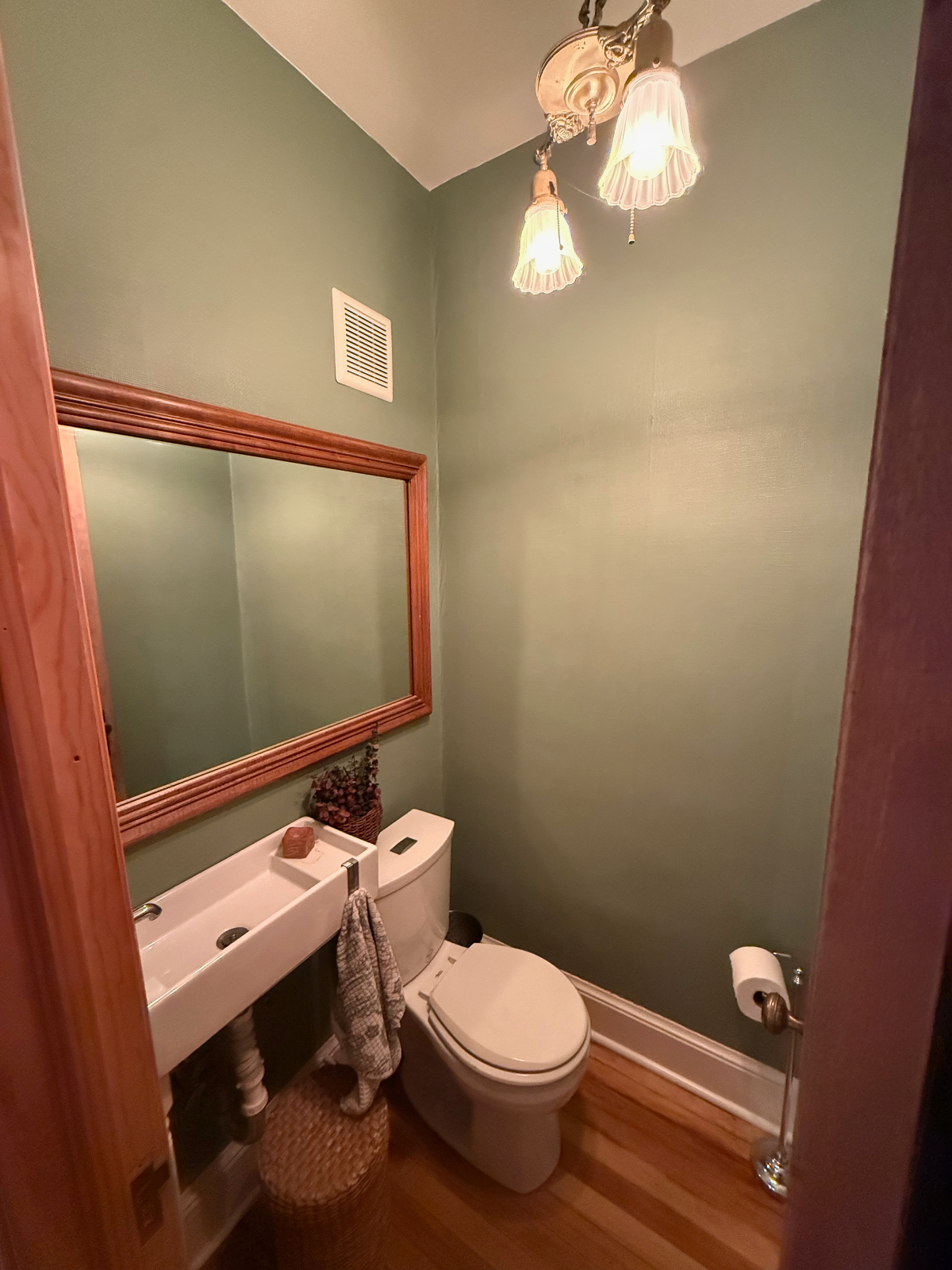 Gorgeous Three-Bedroom Two-Story Home in Cleveland Park - Photo 12