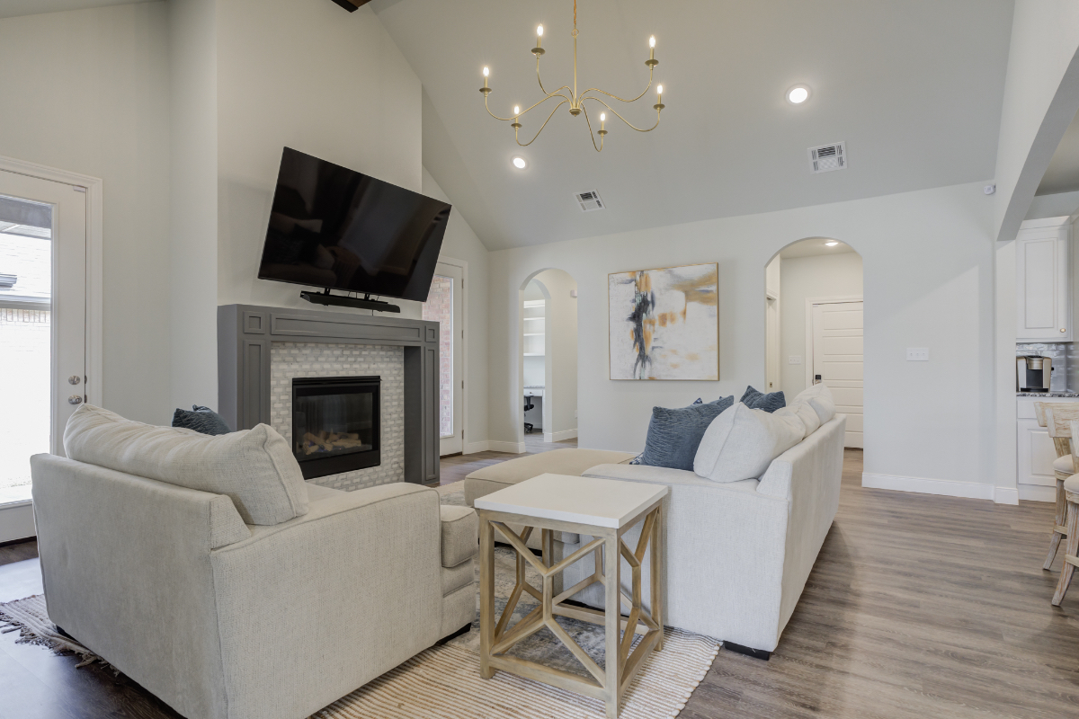 Luxury Executive Home | 3BR 2.5 BA 2 Car Garage | Near UMC & Grace Medical Center - Photo 2