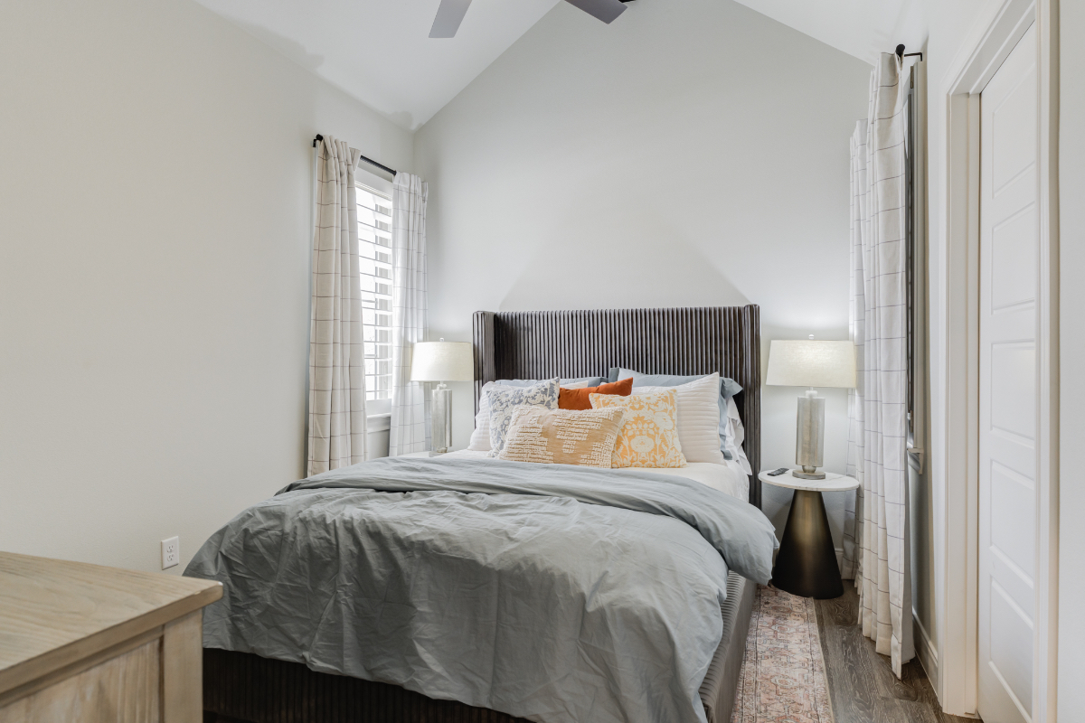 Luxury Executive Home | 3BR 2.5 BA 2 Car Garage | Near UMC & Grace Medical Center - Photo 7