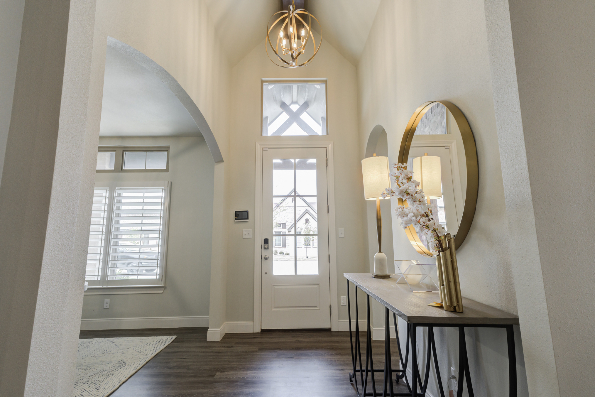 Luxury Executive Home | 3BR 2.5 BA 2 Car Garage | Near UMC & Grace Medical Center - Photo 4