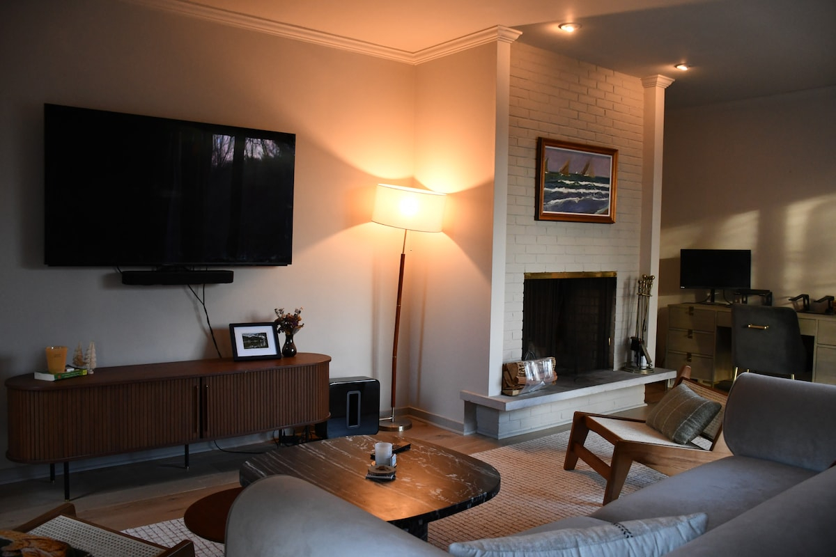 Quaker Hill Hideway - Luxury Furnished 3BR on 7 Private Acres with Pool - Photo 3