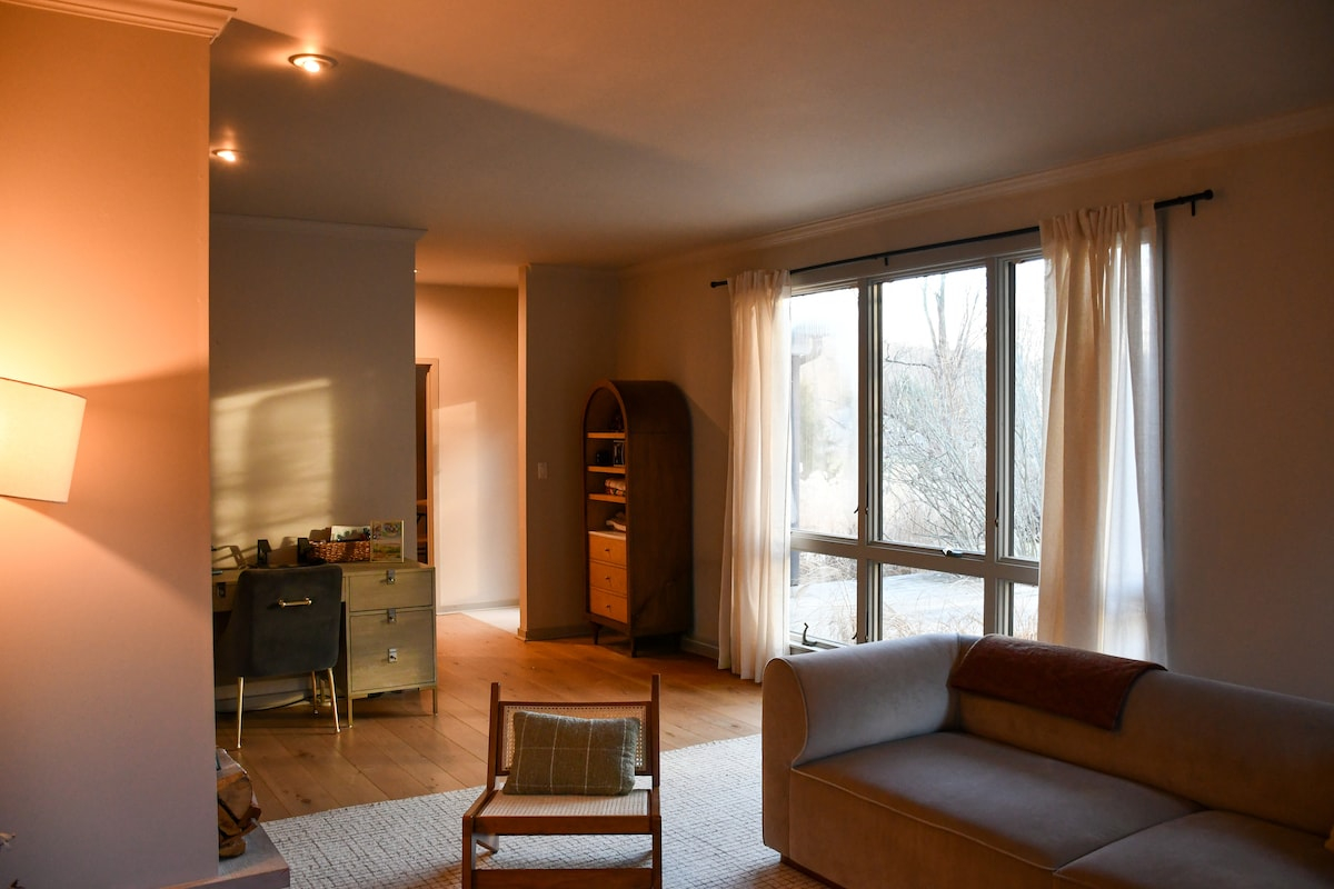 Quaker Hill Hideway - Luxury Furnished 3BR on 7 Private Acres with Pool - Photo 2