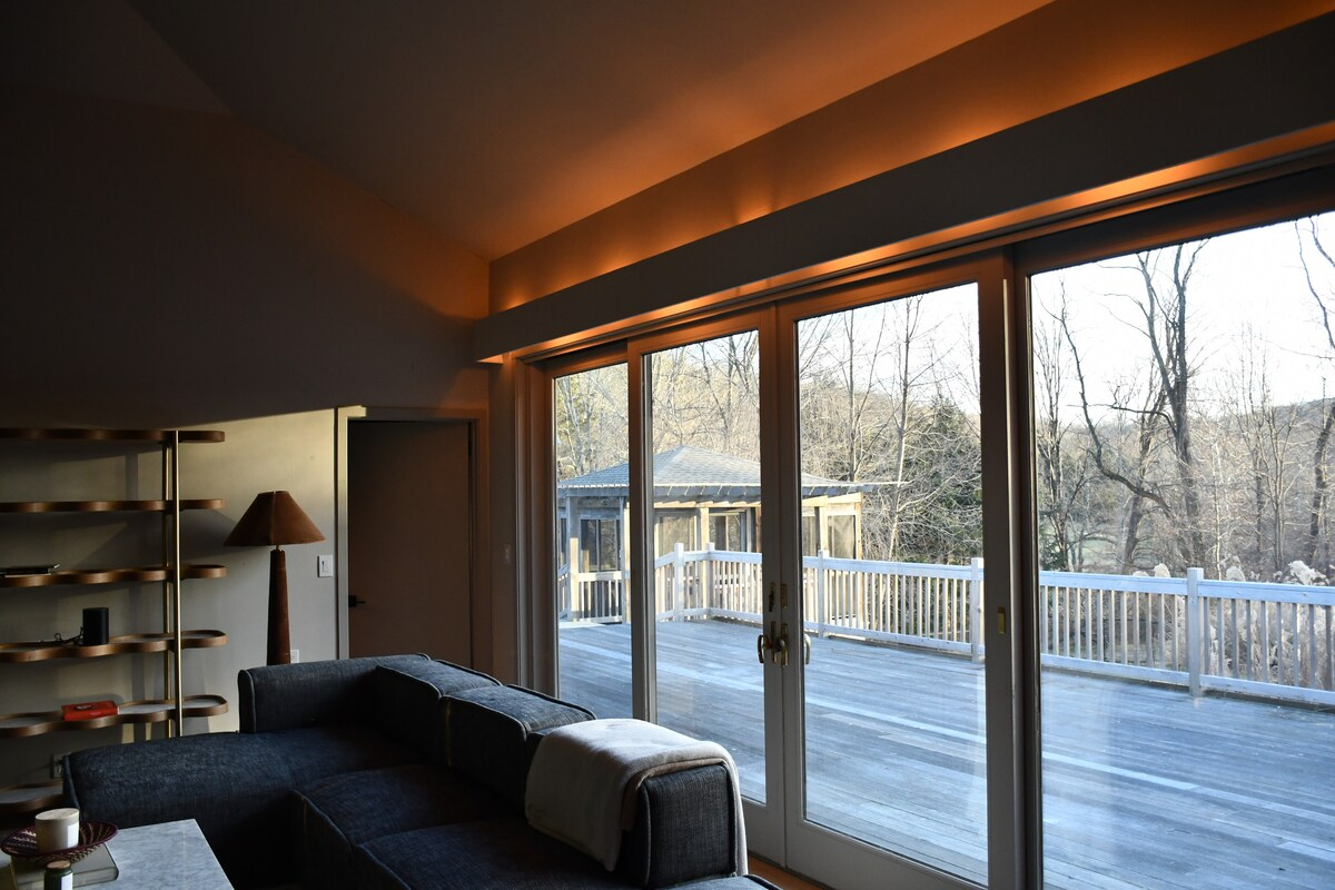 Quaker Hill Hideway - Luxury Furnished 3BR on 7 Private Acres with Pool - Photo 10