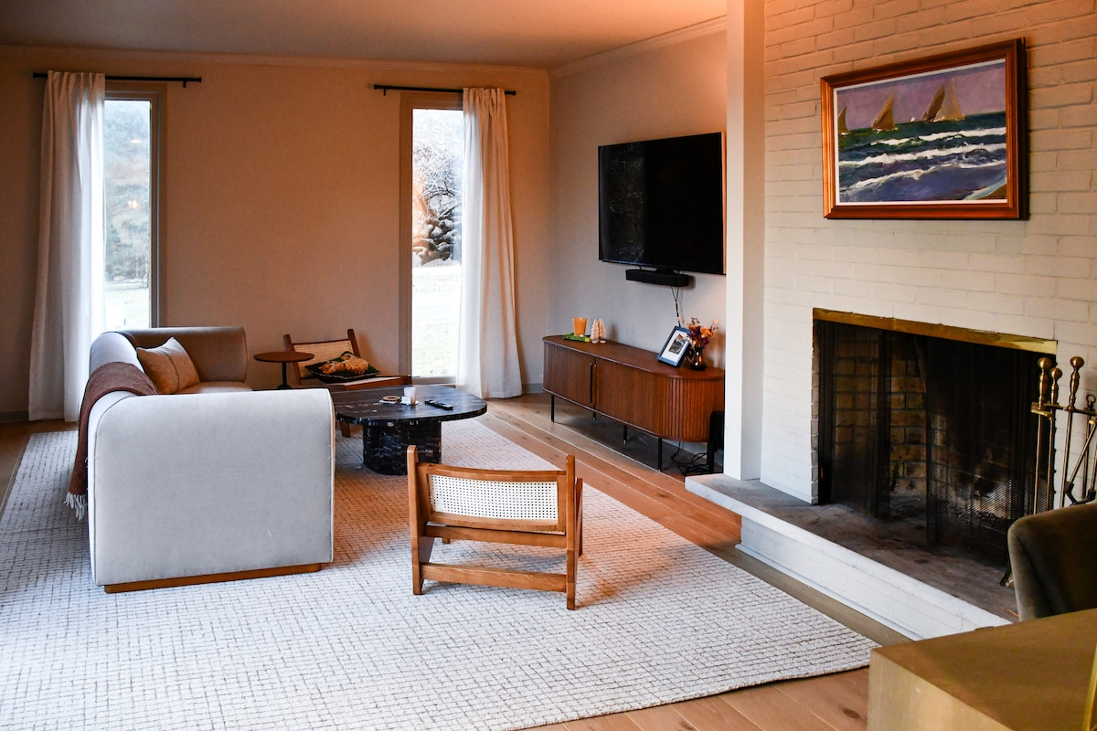 Quaker Hill Hideway - Luxury Furnished 3BR on 7 Private Acres with Pool - Photo 1