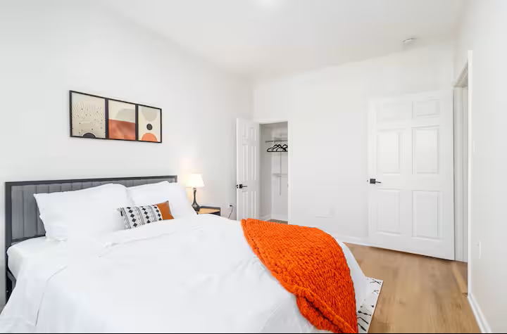 Cozy Getaway in the City - Photo 4