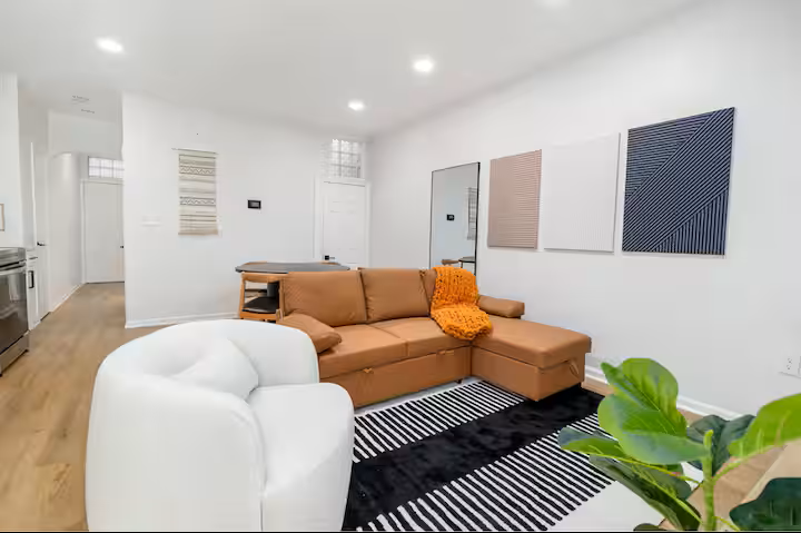 Cozy Getaway in the City - Photo 5