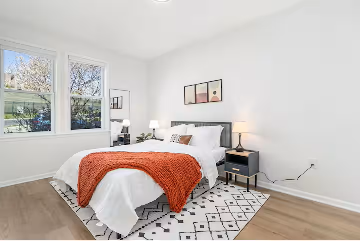 Cozy Getaway in the City - Photo 10