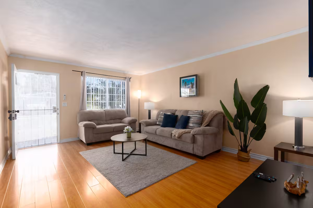 Spacious 3BR 2BA Retreat With Covered Patio, Near Hospitals And Beaches - Photo 3