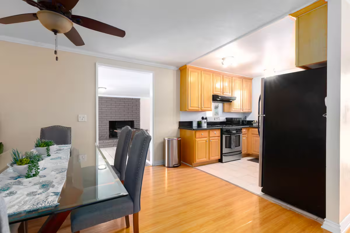 Spacious 3BR 2BA Retreat With Covered Patio, Near Hospitals And Beaches - Photo 6