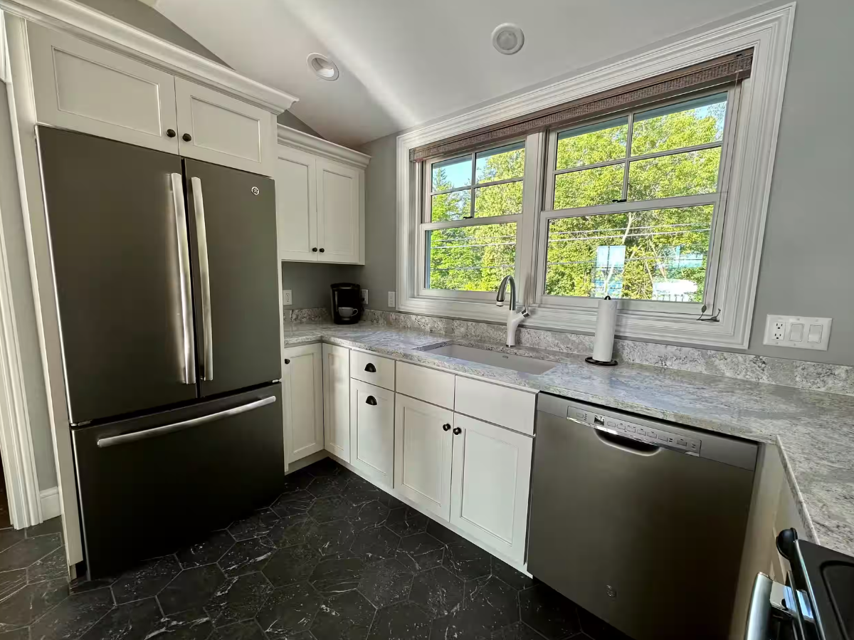 Morning Bliss | Boutique Lakefront Retreat | Seasonal Rental (Oct-May) - Photo 9