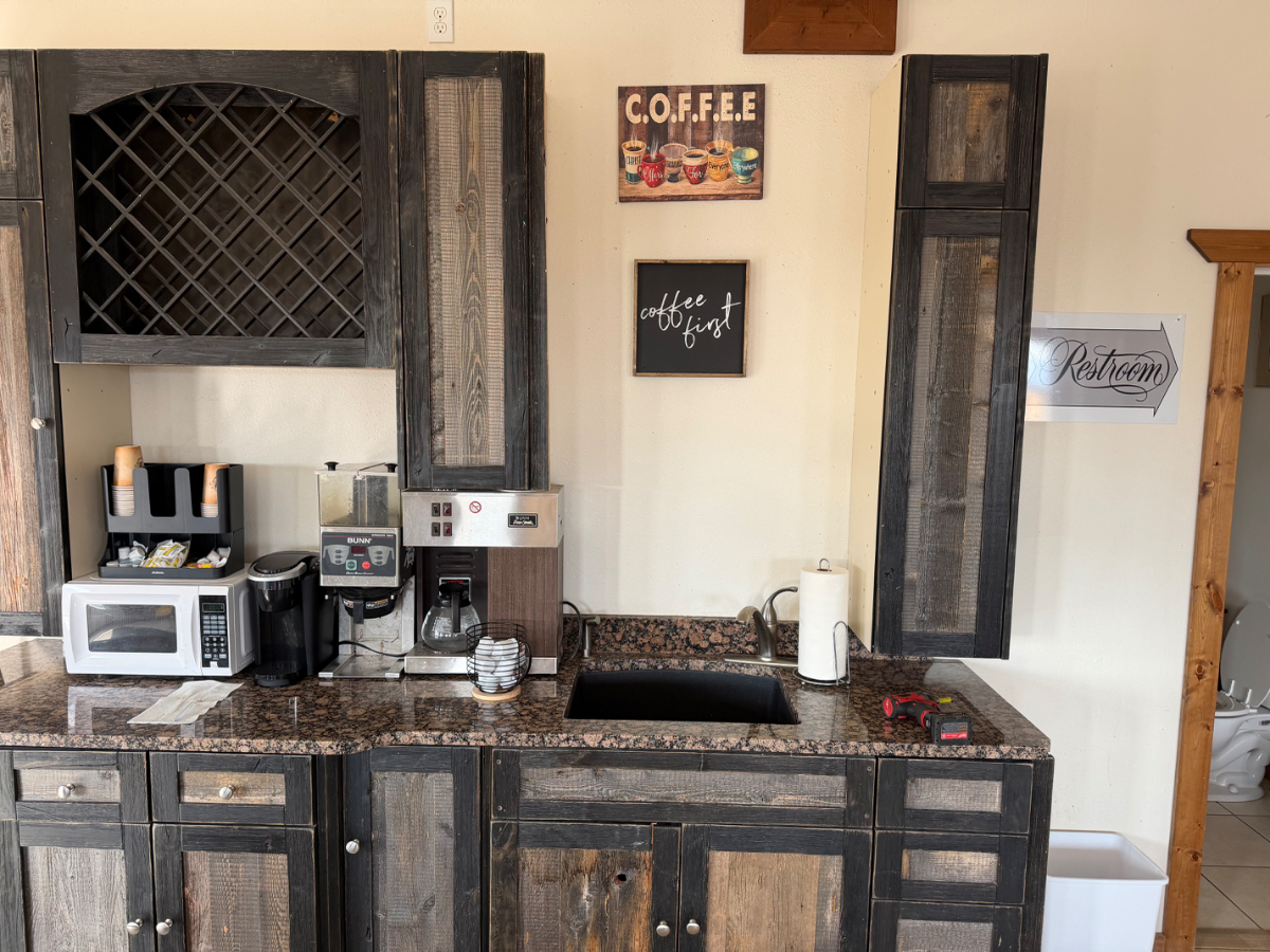 Clean, comfortable, inexpensive extended-stay rooms near Pinedale - Photo 4