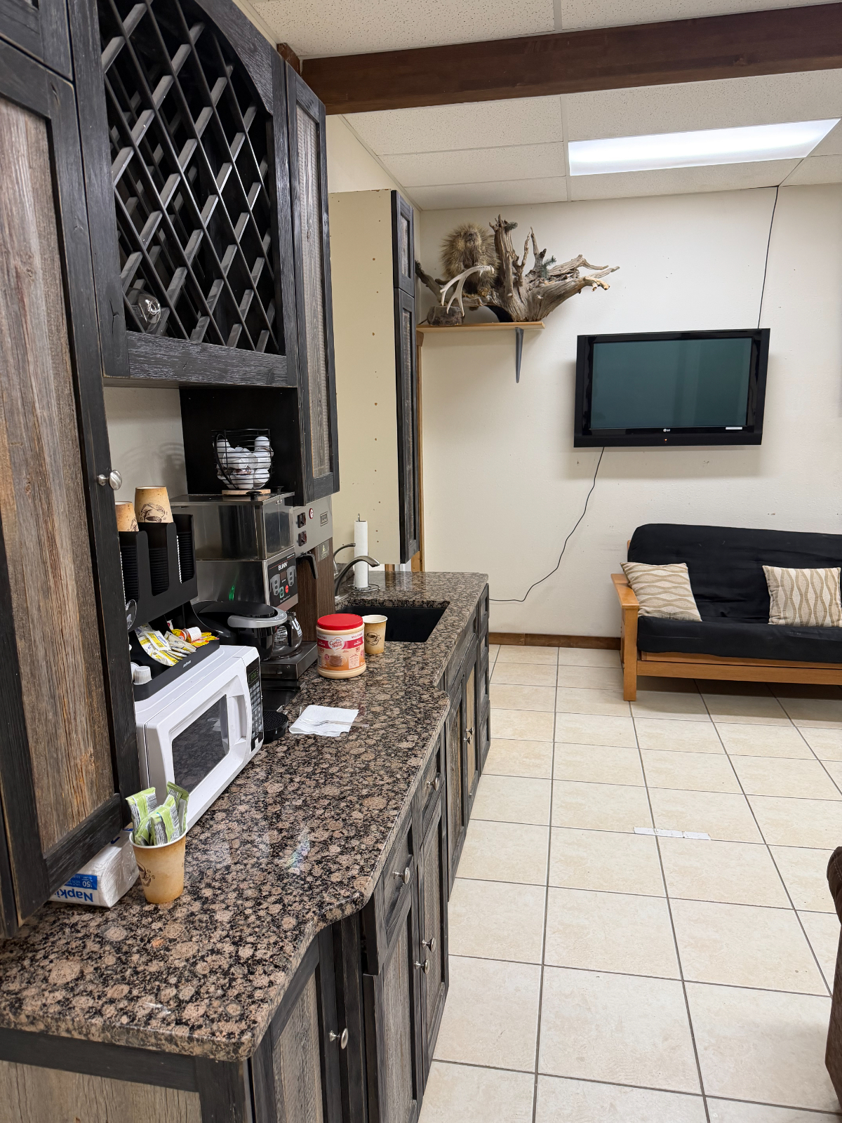 Clean, comfortable, inexpensive extended-stay rooms near Pinedale - Photo 5