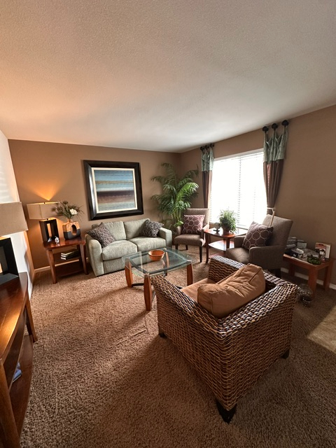Stunning Former Model Home in Gated Community - Fully Furnished! - Photo 2