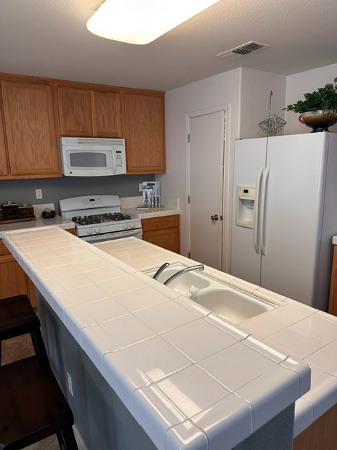 Stunning Former Model Home in Gated Community - Fully Furnished! - Photo 6