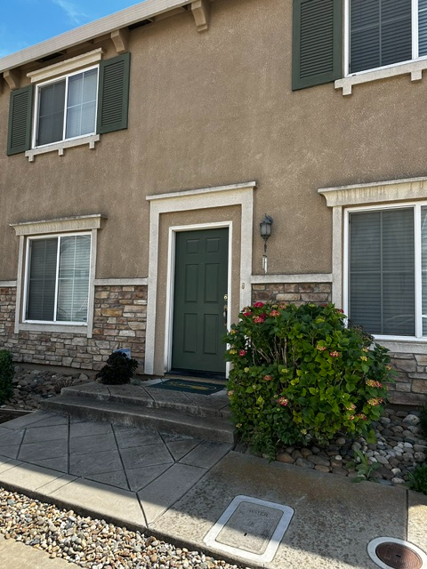 Stunning Former Model Home in Gated Community - Fully Furnished! - Photo 1