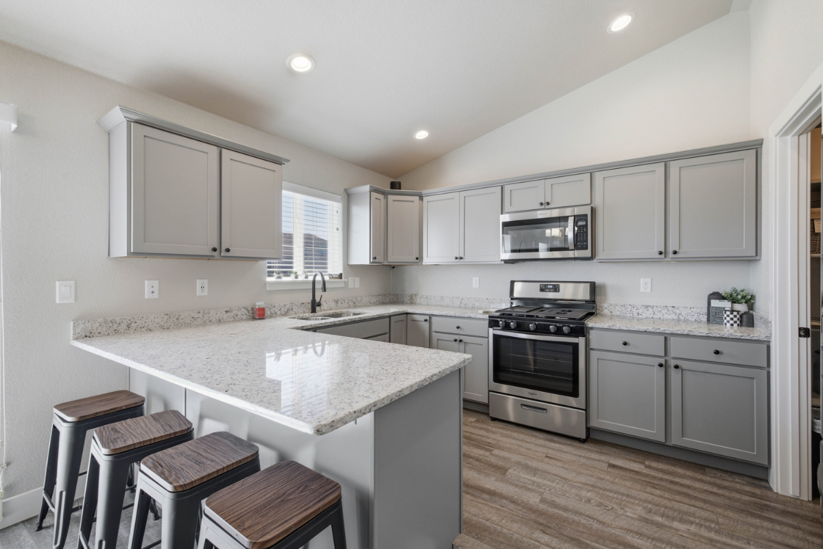New Construction 3BR/2BA West Casper / Mills WY - Fully Furnished, Turnkey for Traveling Professiona - Photo 4