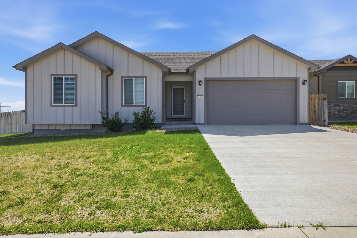 New Construction 3BR/2BA West Casper / Mills WY - Fully Furnished, Turnkey for Traveling Professiona - Photo 1