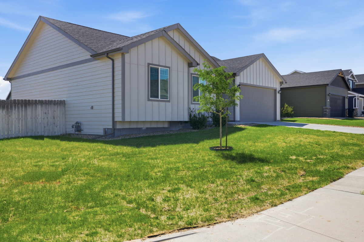 New Construction 3BR/2BA West Casper / Mills WY - Fully Furnished, Turnkey for Traveling Professiona - Photo 3