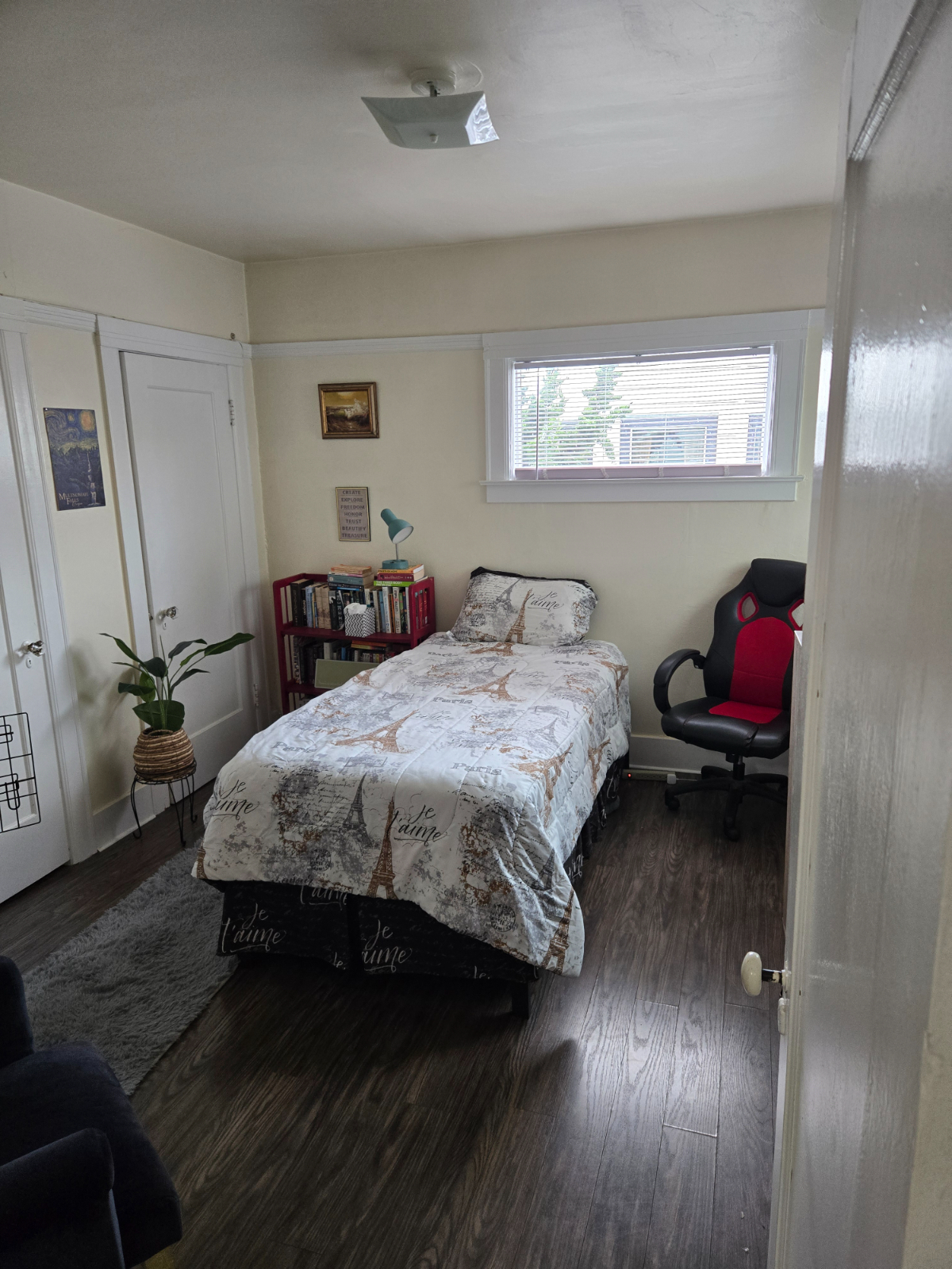 Home away from Home - Photo 3