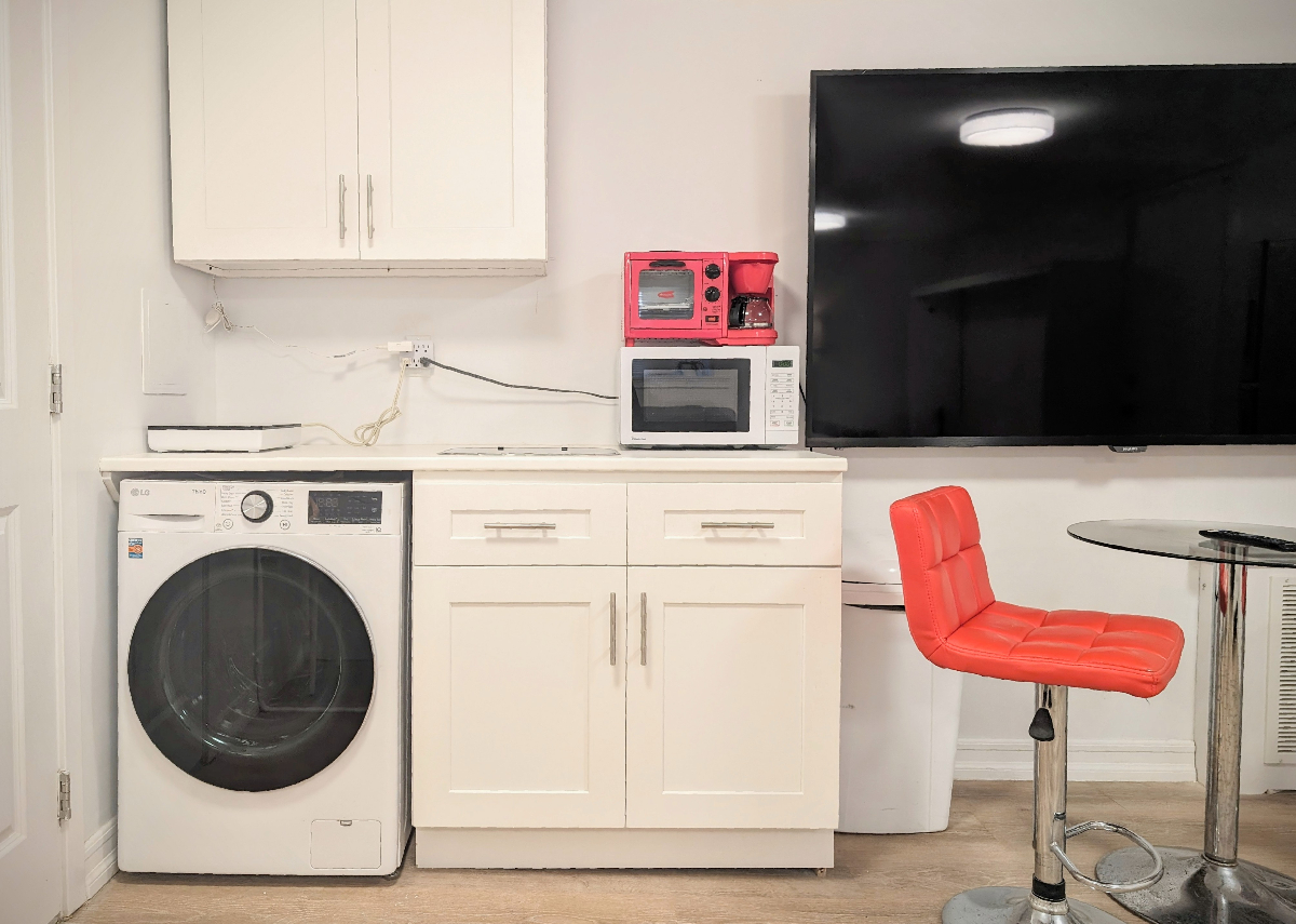 New! Stylish! Comfortable! Main St! Free Parking! (A21) - Photo 3