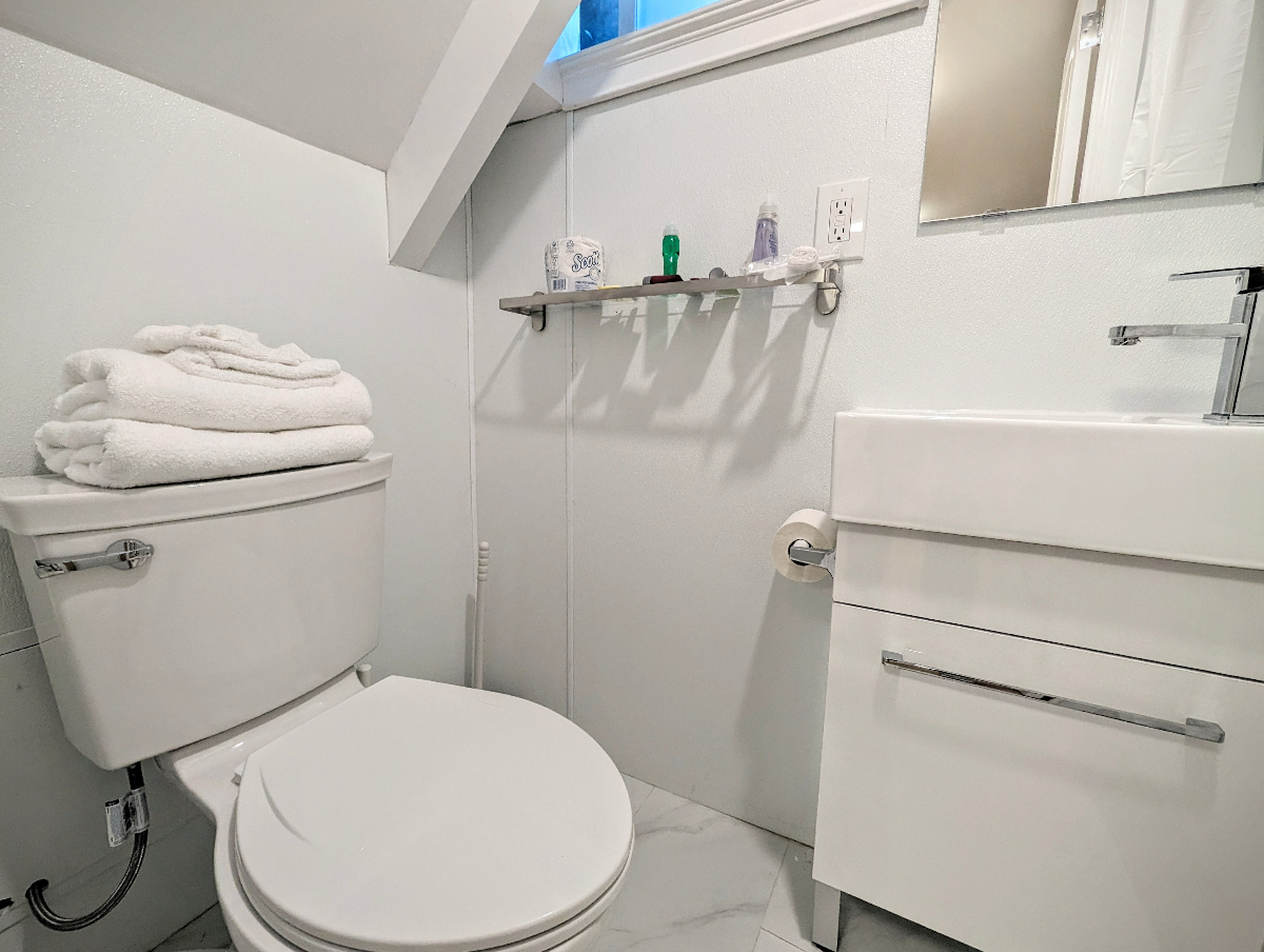 New! Stylish! Comfortable! Main St! Free Parking! (A21) - Photo 6