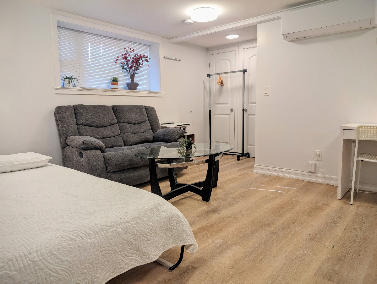 New! Stylish! Comfortable! Main St! Free Parking! (A21) - Photo 8