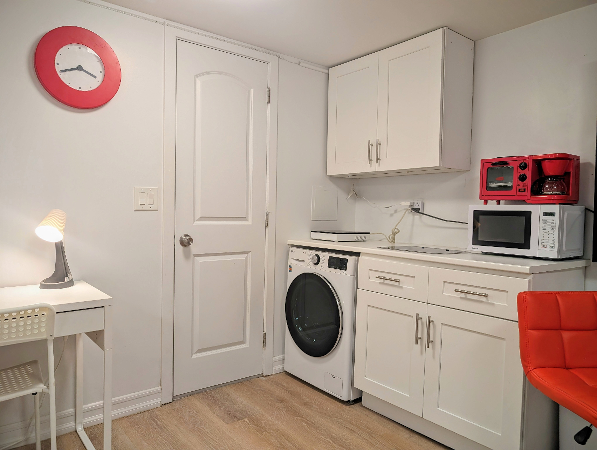 New! Stylish! Comfortable! Main St! Free Parking! (A21) - Photo 9