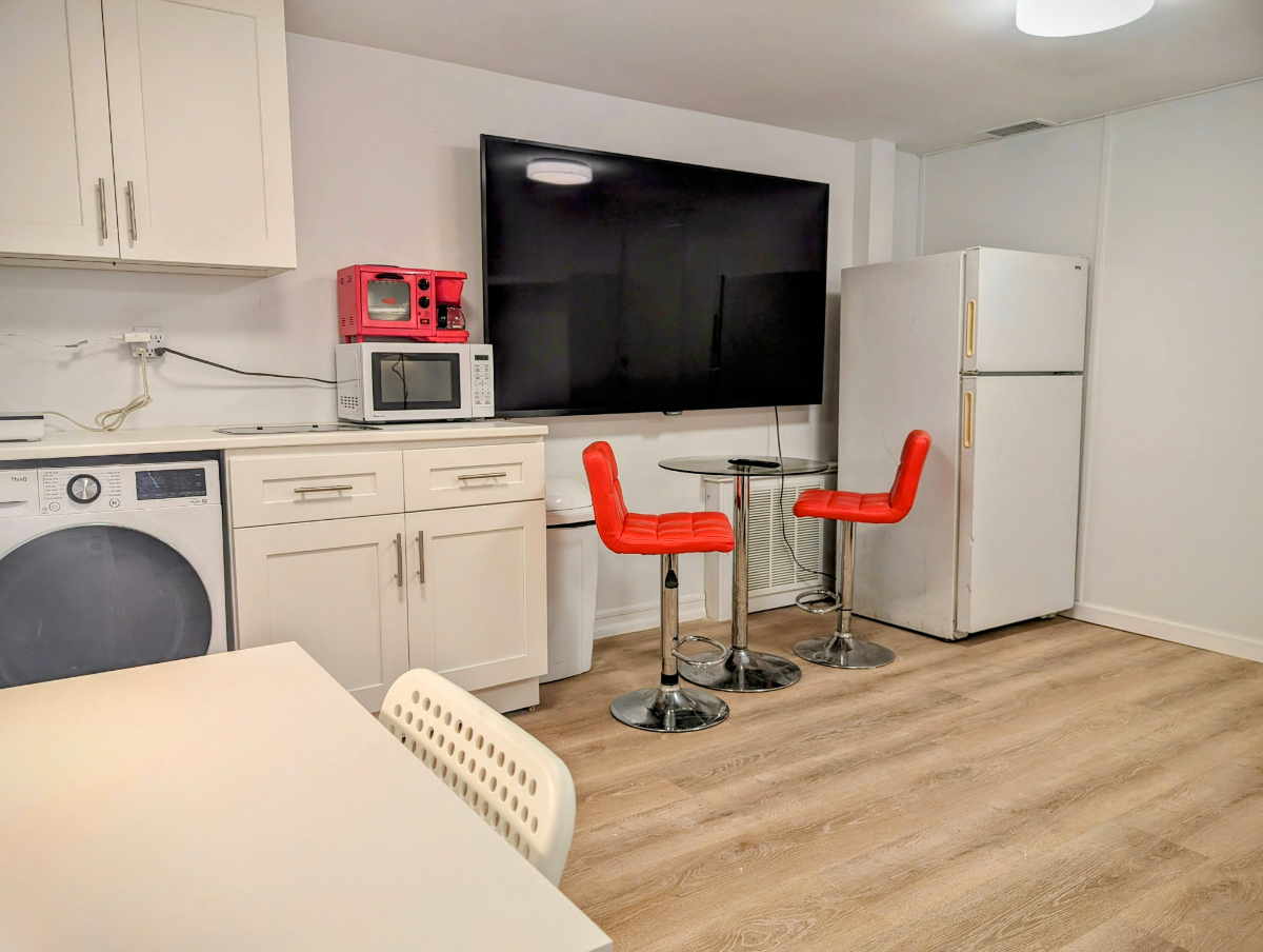 New! Stylish! Comfortable! Main St! Free Parking! (A21) - Photo 10
