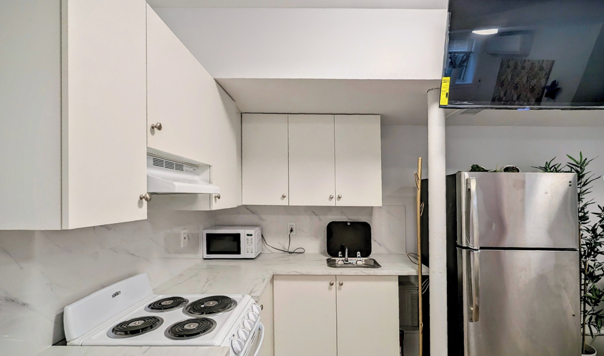 New! Stylish! Comfortable! Main St! Free Parking! (A21) - Photo 7
