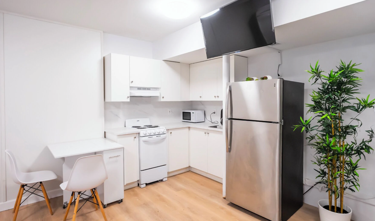 New! Stylish! Comfortable! Main St! Free Parking! (A21) - Photo 8