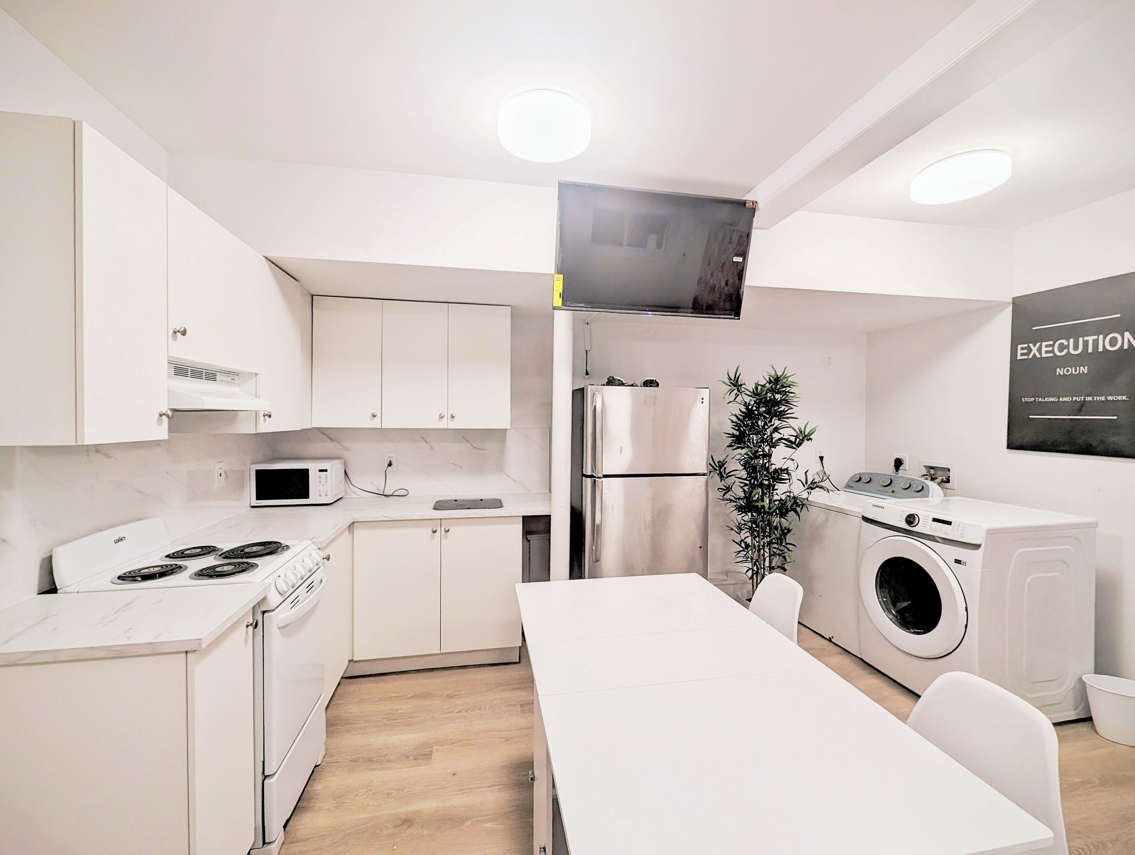 New! Stylish! Comfortable! Main St! Free Parking! (A21) - Photo 4