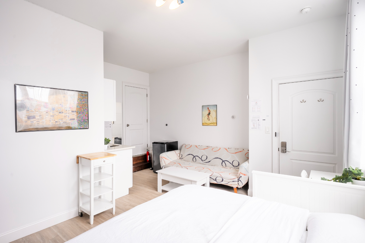 New! Stylish! Comfortable! Main St! Free Parking! (A21) - Photo 7