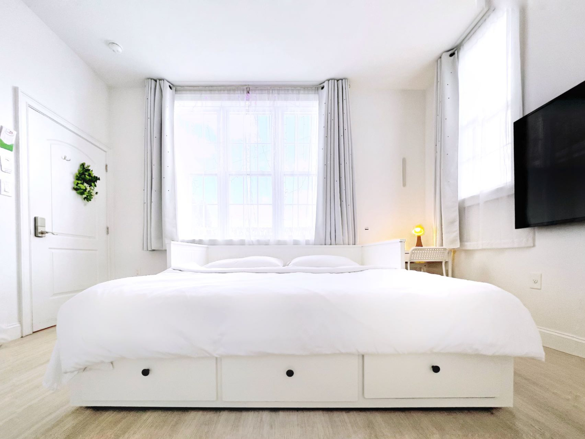 New! Stylish! Comfortable! Main St! Free Parking! (A21) - Photo 2