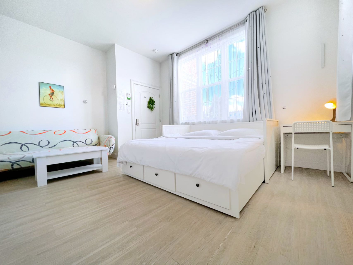 New! Stylish! Comfortable! Main St! Free Parking! (A21) - Photo 6