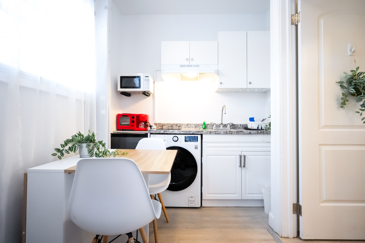 New! Stylish! Comfortable! Main St! Free Parking! (A21) - Photo 2